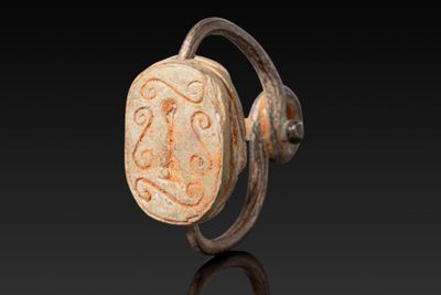 ScarabÉE ÉGyptien EN STÉAtite Avec Signe DE Nefer Dans UN PE…