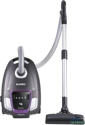 un aspirateur noir et violet et un aspirateur noir et blanc