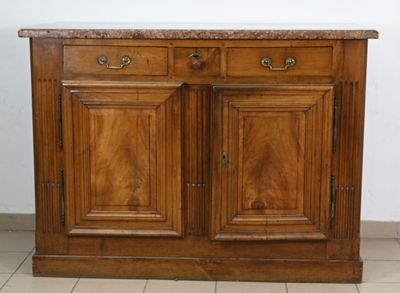 Buffet bas en noyer (et éléments en chêne), ouvrant à trois … - Photo 1