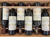 plusieurs bouteilles de vin dans une caisse en bois