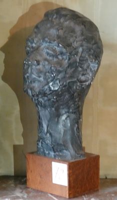 SCULPTURE en plâtre, Visage masculin, signée JAZAN au dos et…