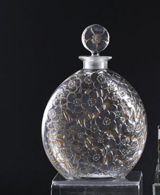 a glass bottle with a silver lid and a glass bottle with a silver lid