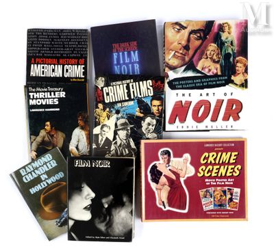un grand nombre de livres posés sur une table