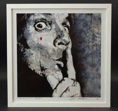 une image représentant un tableau où l'on voit une femme avec un doigt sur les lèvres