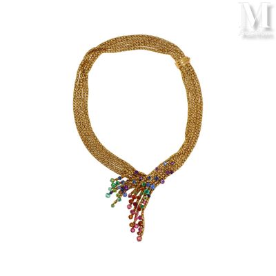 Collier et pierres de couleurs