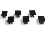 un ensemble de quatre supports métalliques carrés noirs posés sur une surface blanche