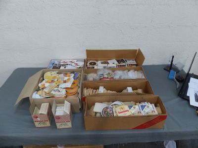 Un fort lot de SOUS-BOCKS en cartons.