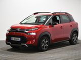 la citrole rouge est garee sur un sol en damier