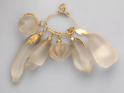 Attribué à GILBERT ALBERT, pendentif en or jaune 750°/°° (18… - Photo 1