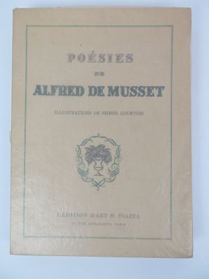 un vieux livre posé sur une table à côté d'une tasse de café