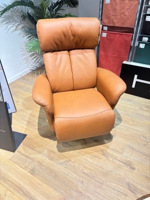 Fauteuil HIMOLLA en cuir grainé camel foncé modèle 7627 manu… - Photo 1