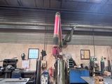 un vélo en cours de réparation dans un atelier