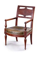Fauteuil en acajou mouluré et sculpté, le dossier légèrement… (photo 5)