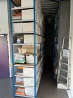 neuf éléments de racks métalliques moyen porteur à 10 niveau…