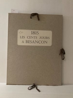une photo d'un livre posé sur une étagère