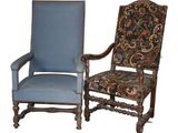 deux chaises avec un revêtement bleu, revêtement bleu, revêtement bleu, revêtement bleu, revêtement bleu, revêtement bleu, revêtement bleu, revêtement bleu