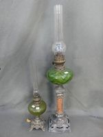 2 lampes à pétrole à verrres verts avec leurs tubes dont 1 c…