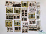 de nombreux types différents de composants électroniques exposés sur le mur
