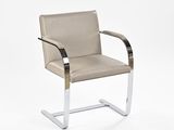 une image représentant une chaise avec une structure chromée et une assise rembourrée en cuir