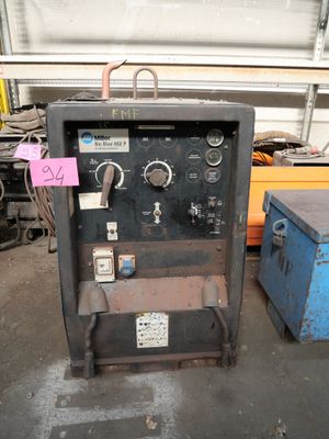 a machine that is sitting on the floor in the garage
