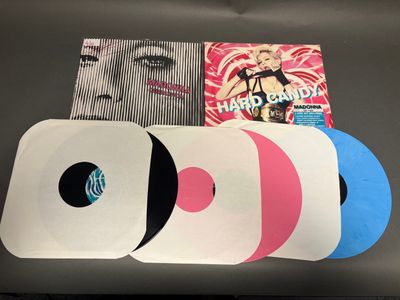 Madonna. Lot comprenant deux disques vinyles 33T :