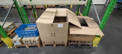 Ensemble d'environ 32 palettes de luminaires et de composant… - Photo 1