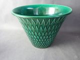 a green bowl that is sitting on a table