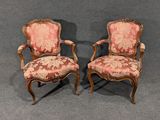 paire de fauteuils de style louis xv