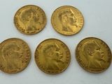 four gold sovereigns, one of which has a head of a man and four of which are of different
