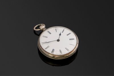 Montre à cylindre en argent à huit rubis. Fond guilloché (tr…