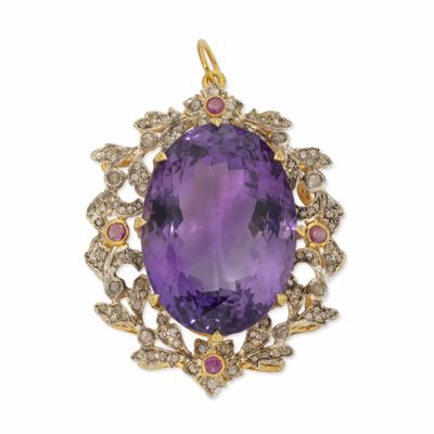 un pendentif en améthorate et diamants, signé Van Cleef