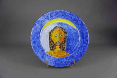 Assiette en porcelaine à décor d'un portrait peint à la main…