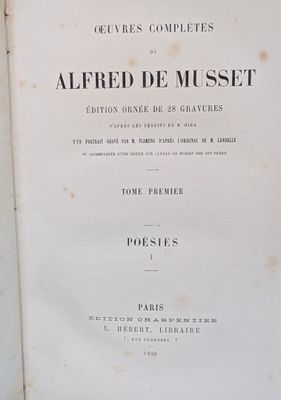 un vieux livre dont le titre est en français