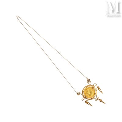 collier composé d'une pièce d'or et d'un éclair, monté sur une chaîne