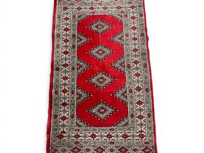 PAKISTAN Petit tapis laine pour une entrée à décor de médail…