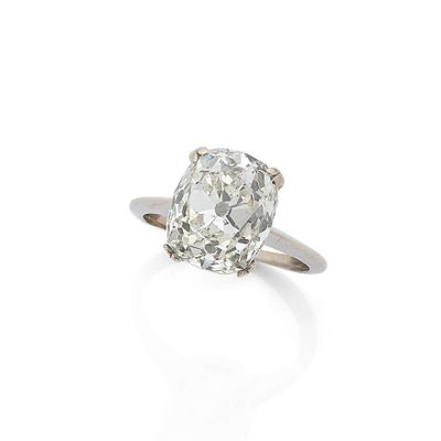une bague en diamant à une seule pierre, par van cleef