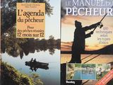 deux livres sur la couverture d'un livre qui raconte l'histoire d'un homme en train de pêcher