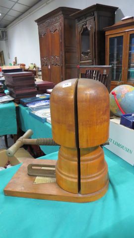 Forme à chapeau ancienne