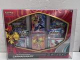 Jeu de cartes à collectionner Pokémon présenté dans une vitrine