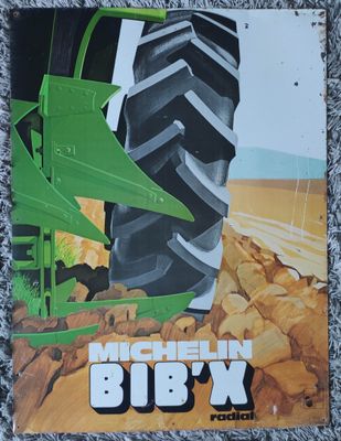 une image représentant un tracteur équipé d'un gros pneu