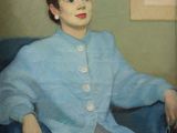 tableau représentant une femme assise dans un fauteuil bleu, un éventail à la main