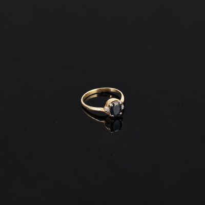 Bague en or 18k (750e), ornée d'un saphir rectangulaire cous… - Photo 1