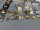 a lot of pins that are on a table