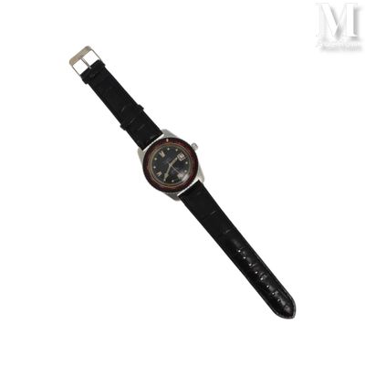 une image représentant une montre noire avec un cadran marron et un bracelet noir