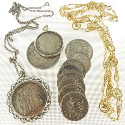 a lot of coins that are sitting on a table
