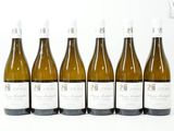 six bouteilles de vin blanc alignées