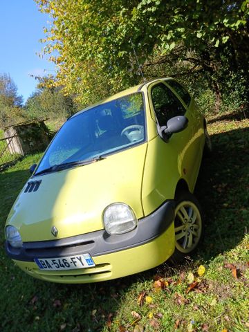 Véhicule particulier RENAULT Twingo immatriculée BA-546-FY, 1ère ...