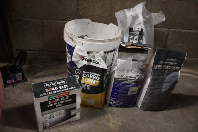Lot de sacs de joint et mortier pour carrelage, cales en plastiqu...