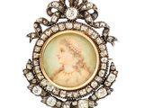 une broche ancienne en diamant et émail représentant le portrait d'une dame