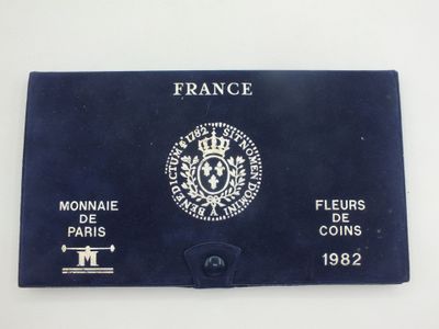 une image représentant un portefeuille bleu orné d'une image de phoque